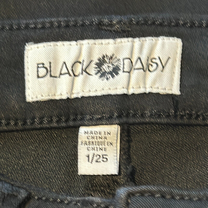 Black Daisy Women's Black Rinse Regular Fit Distressed Skinny Leg Jeans Sz 1/25